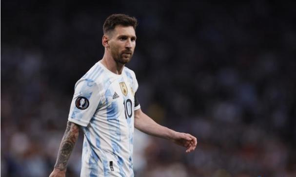 第二批次055已全部下水，性能再升级，112枚高超弹不止摧毁航母群